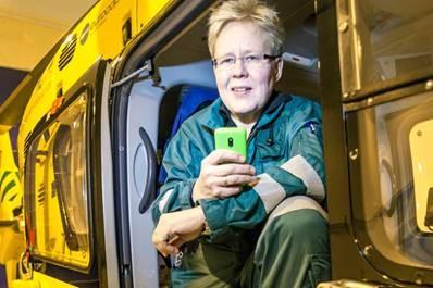 Helena Jäntti ensihoitolääkäri, KYS helikopterissa